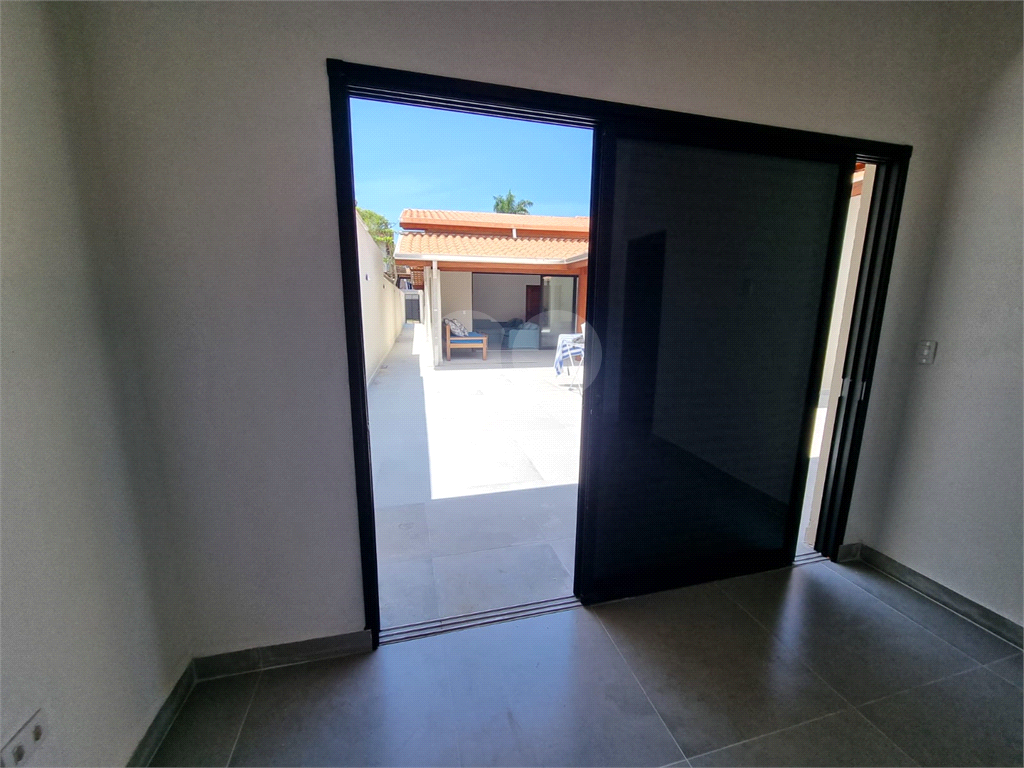 Casa à Venda na Praia de Capricórnio, 242 m² útil, 3 suítes, próximo a praia - Caraguatatuba!