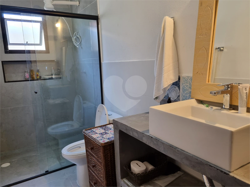 Casa à Venda na Praia de Capricórnio, 242 m² útil, 3 suítes, próximo a praia - Caraguatatuba!