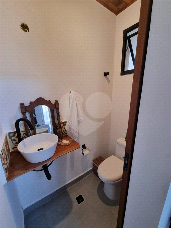 Casa à Venda na Praia de Capricórnio, 242 m² útil, 3 suítes, próximo a praia - Caraguatatuba!
