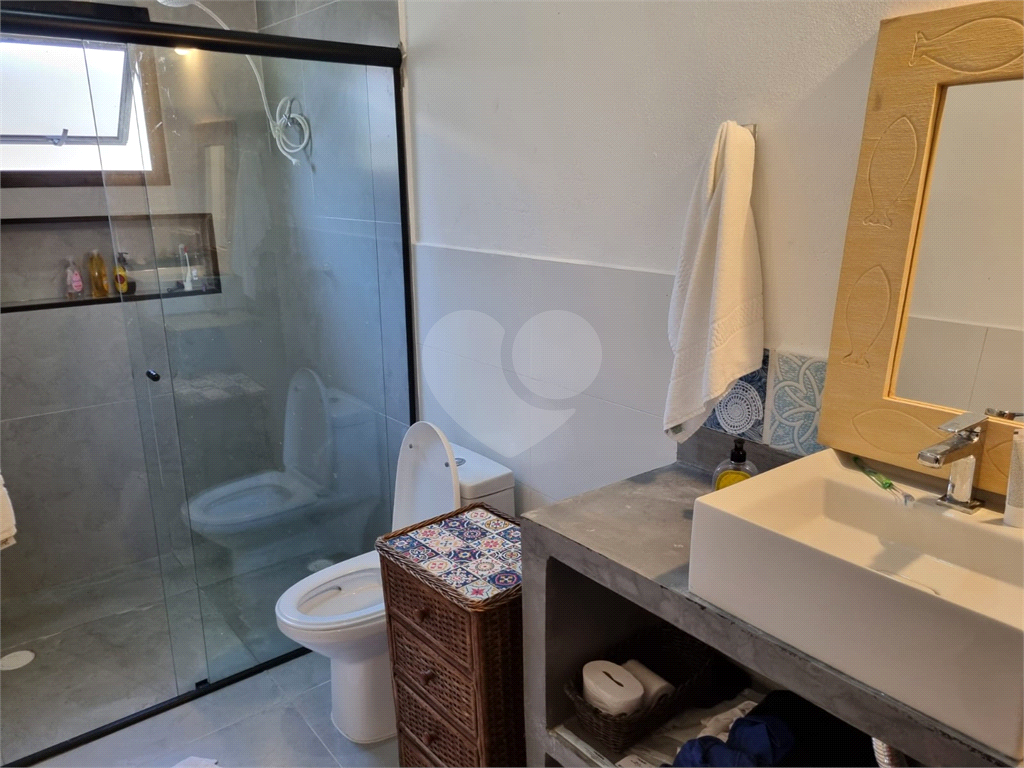 Casa à Venda na Praia de Capricórnio, 242 m² útil, 3 suítes, próximo a praia - Caraguatatuba!