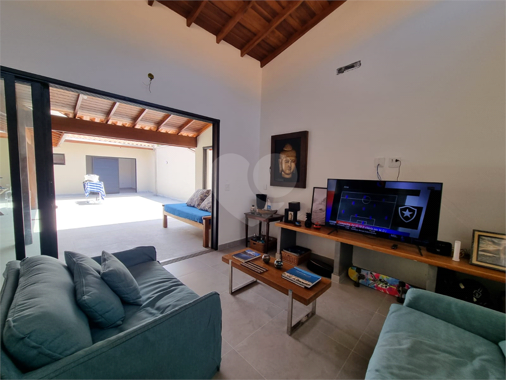 Casa à Venda na Praia de Capricórnio, 242 m² útil, 3 suítes, próximo a praia - Caraguatatuba!