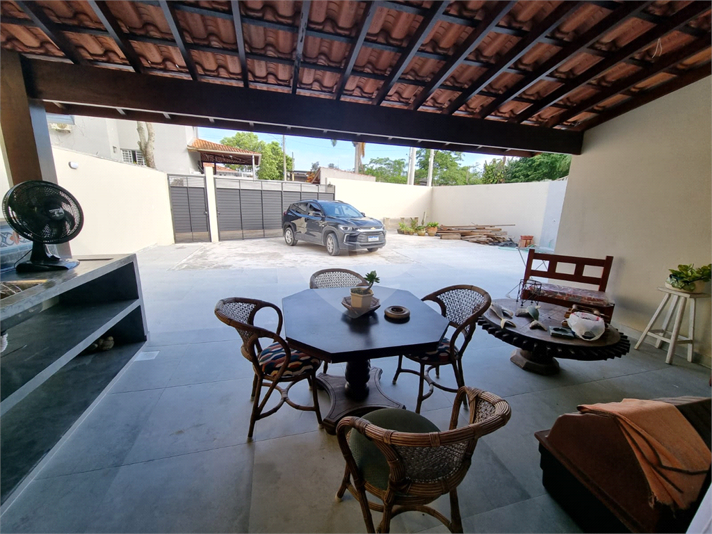 Casa à Venda na Praia de Capricórnio, 242 m² útil, 3 suítes, próximo a praia - Caraguatatuba!