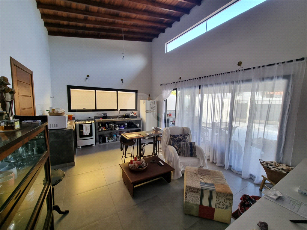 Casa à Venda na Praia de Capricórnio, 242 m² útil, 3 suítes, próximo a praia - Caraguatatuba!
