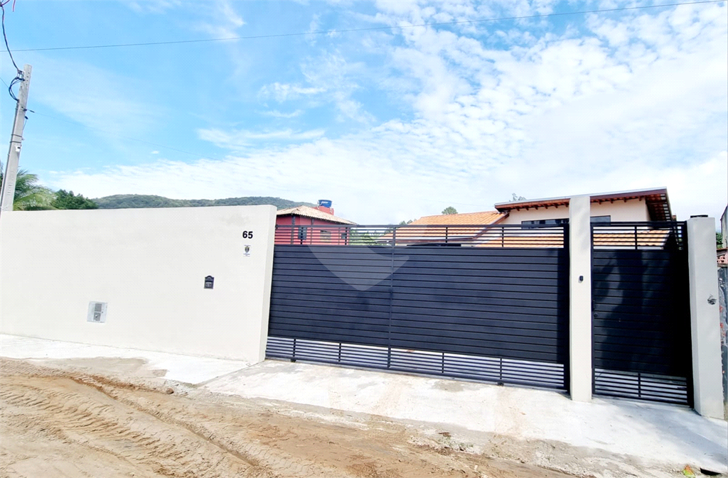 Casa à Venda na Praia de Capricórnio, 242 m² útil, 3 suítes, próximo a praia - Caraguatatuba!