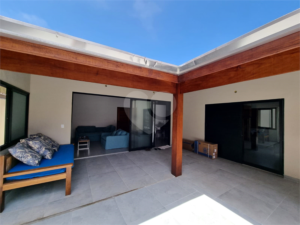 Casa à Venda na Praia de Capricórnio, 242 m² útil, 3 suítes, próximo a praia - Caraguatatuba!