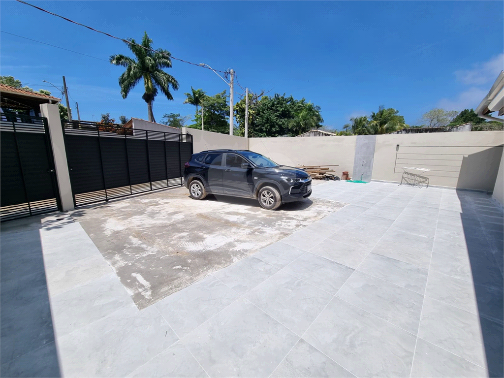 Casa à Venda na Praia de Capricórnio, 242 m² útil, 3 suítes, próximo a praia - Caraguatatuba!