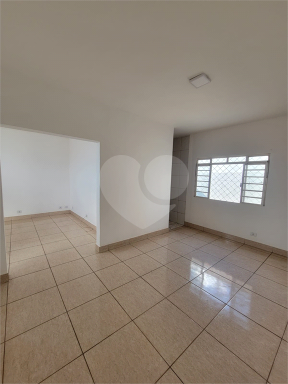 Casa para alugar com 3 quartos, 190m² - Foto 1