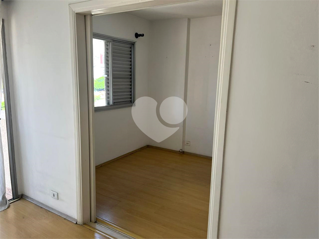 APARTAMENTO em CAMPO BELO