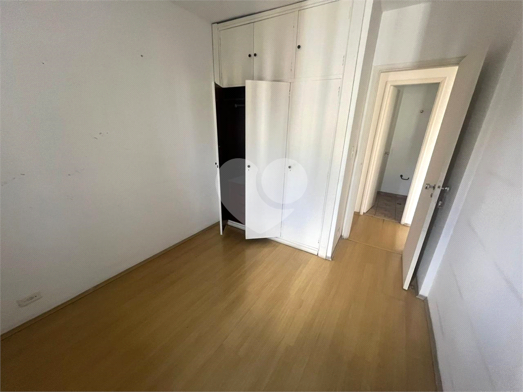 APARTAMENTO em CAMPO BELO