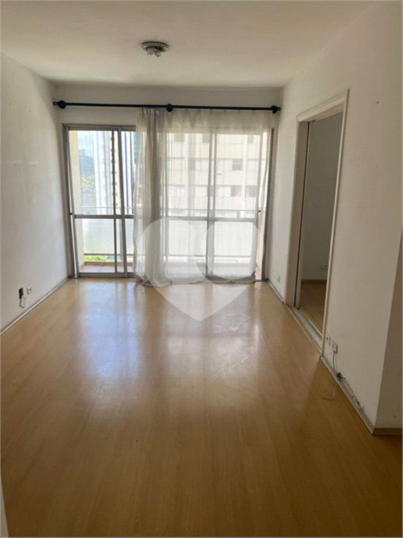 APARTAMENTO em CAMPO BELO
