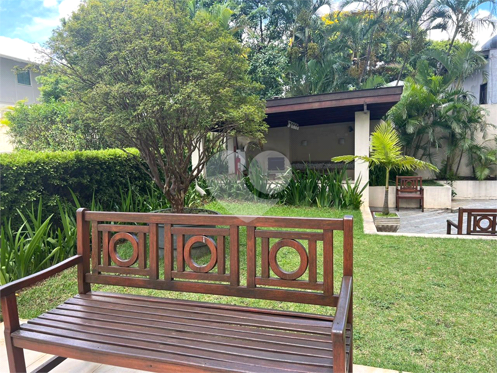 APARTAMENTO em CAMPO BELO