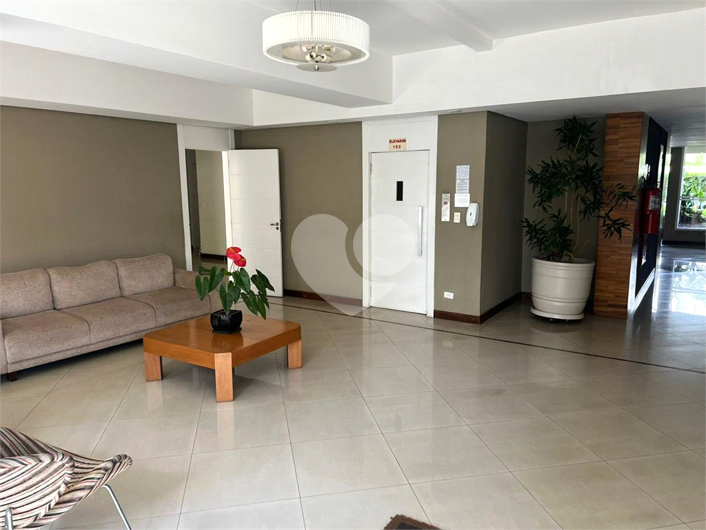 APARTAMENTO em CAMPO BELO