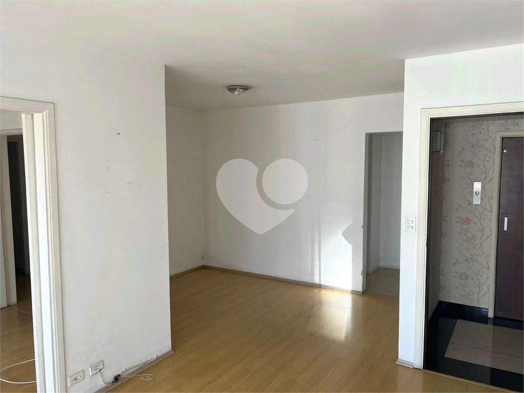 APARTAMENTO em CAMPO BELO