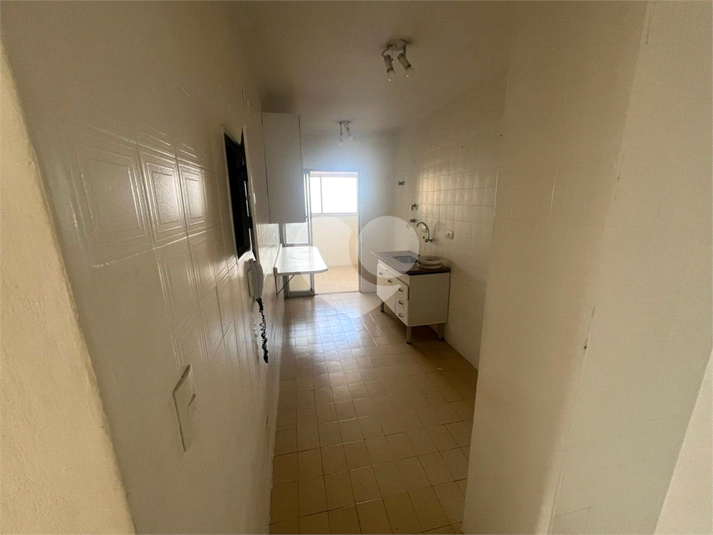 APARTAMENTO em CAMPO BELO