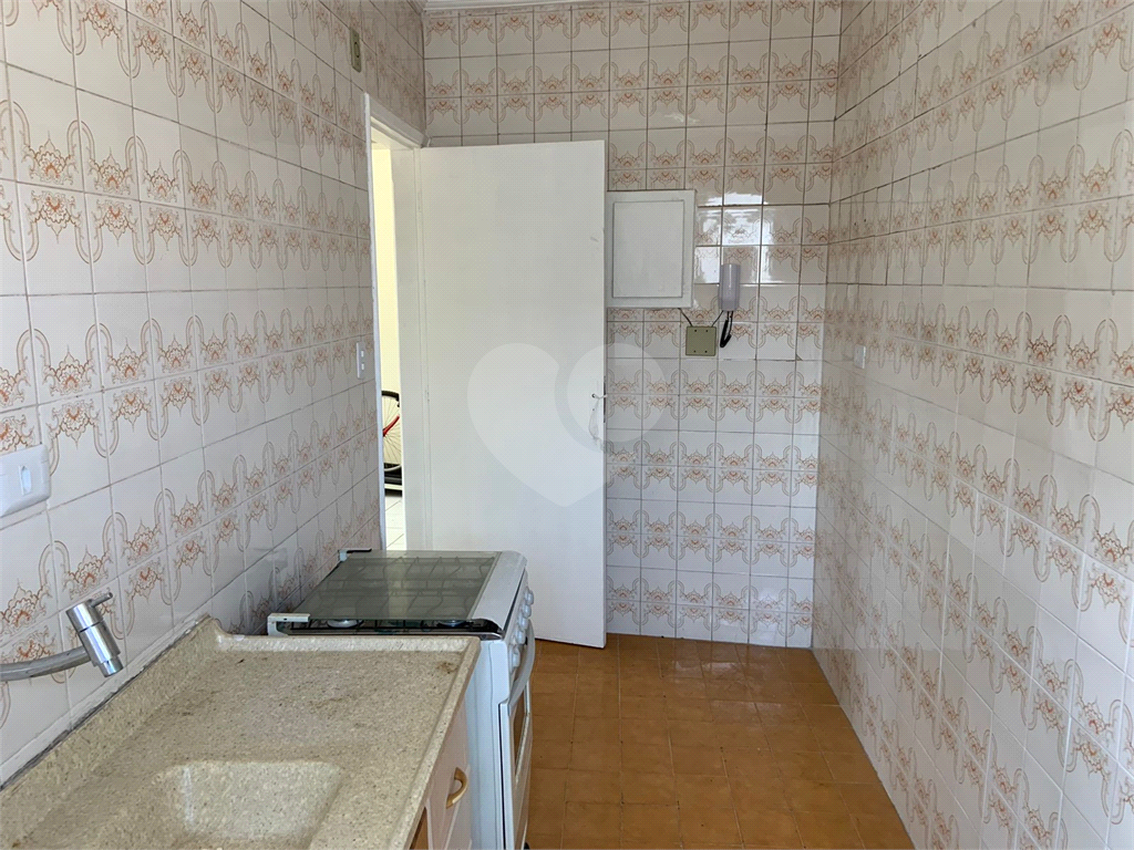 APARTAMENTO em CENTRO