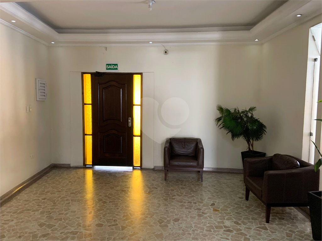 APARTAMENTO em CENTRO