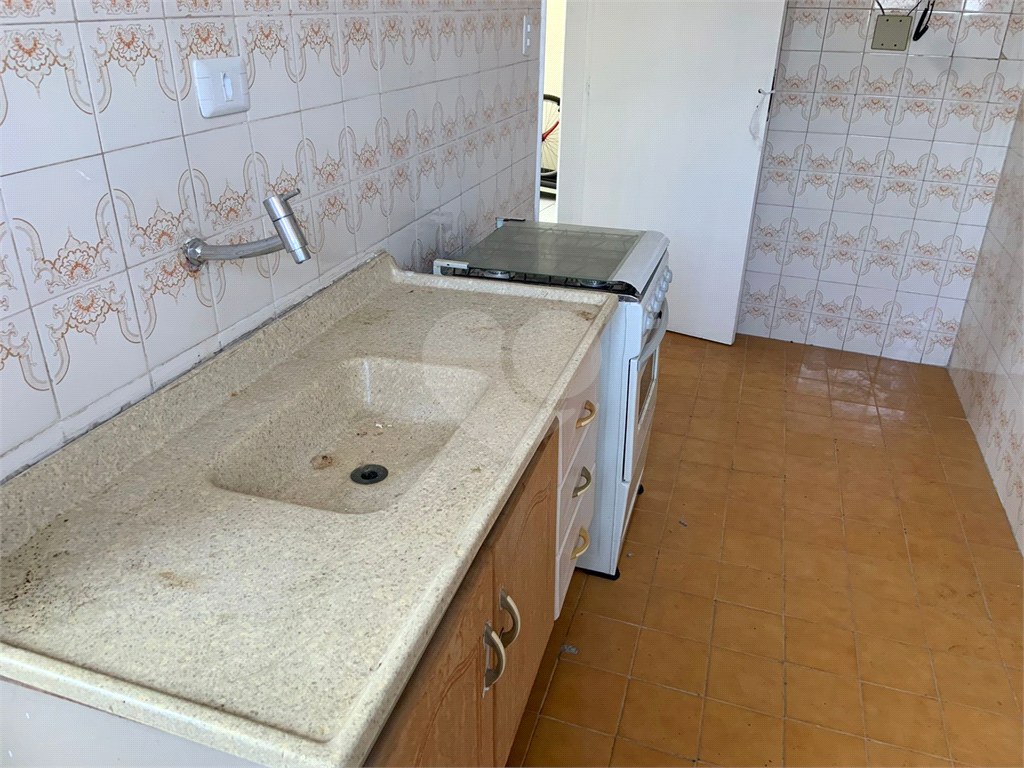 APARTAMENTO em CENTRO