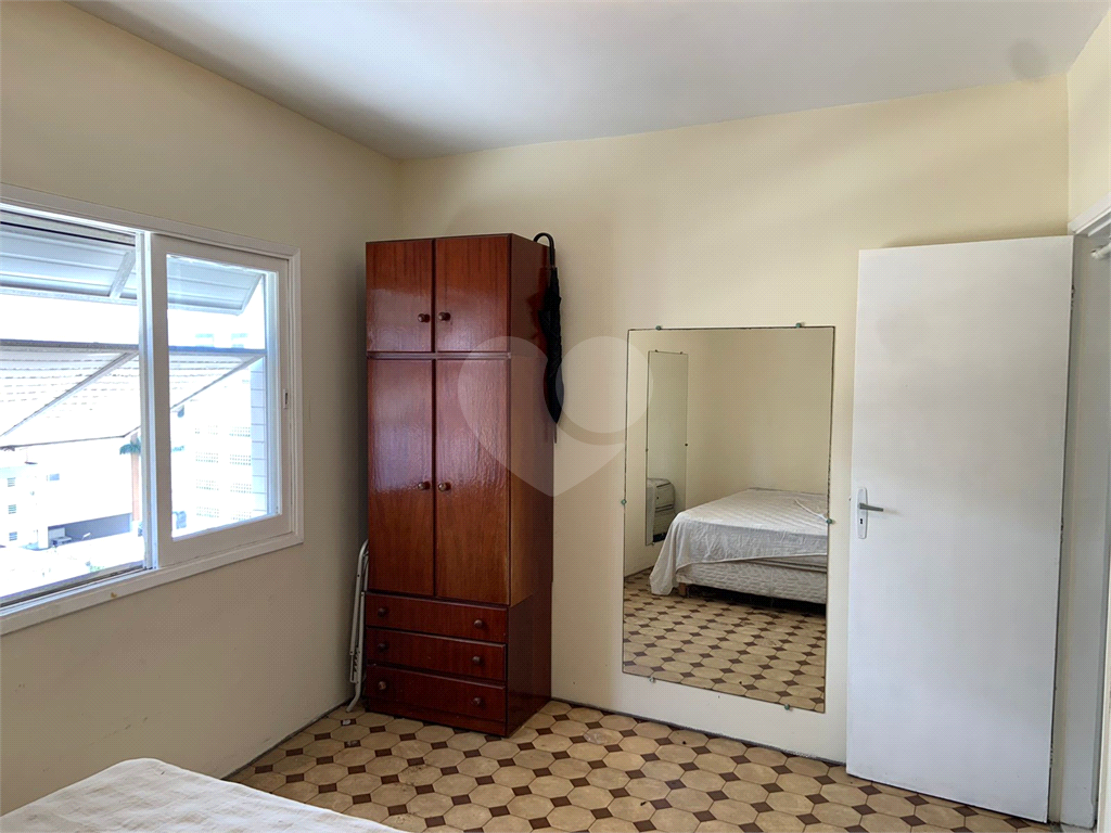 APARTAMENTO em CENTRO