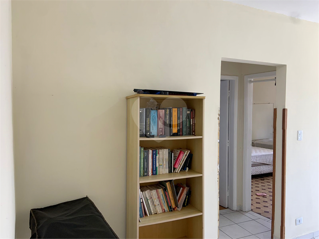 APARTAMENTO em CENTRO
