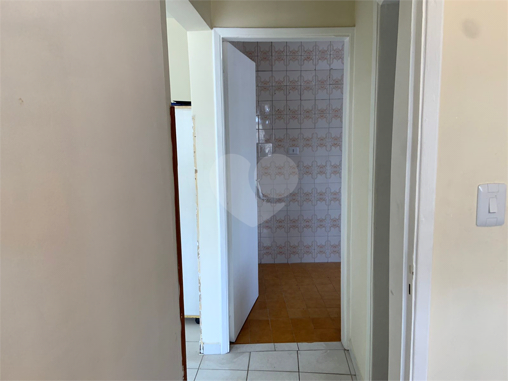 APARTAMENTO em CENTRO