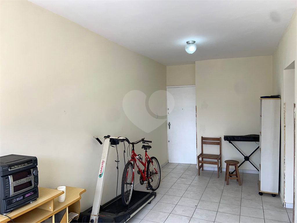 APARTAMENTO em CENTRO
