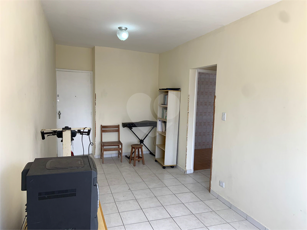 APARTAMENTO em CENTRO