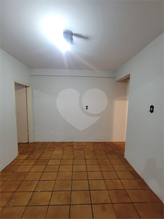 Casa para alugar com 2 quartos, 160m² - Foto 13