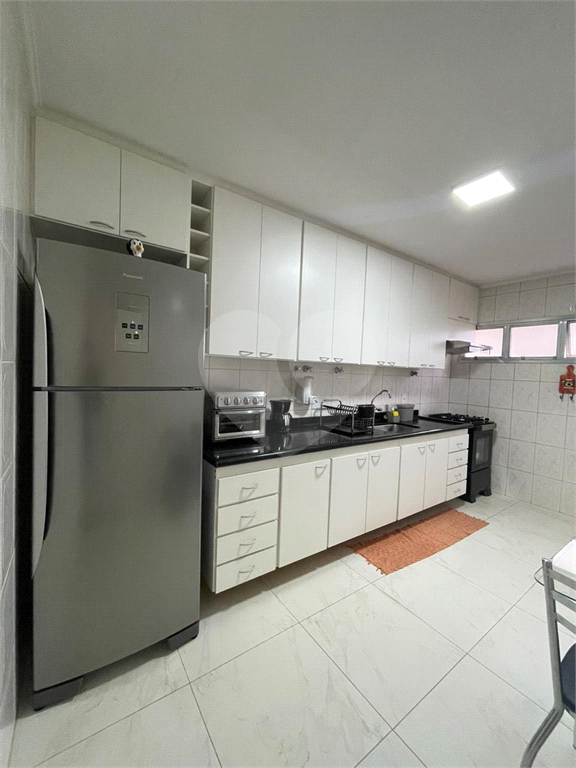 Apartamento à venda com 3 quartos, 100m² - Foto 2