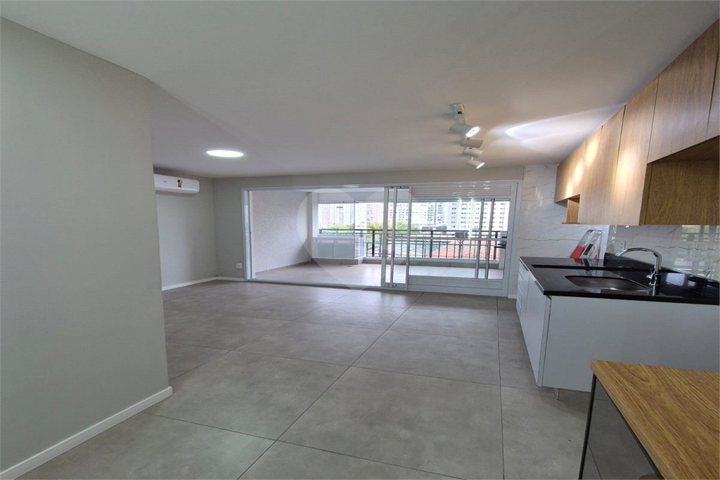 Apartamento com 2 dormitorios e 1 vaga na Barra Funda - Zona Oeste - SP