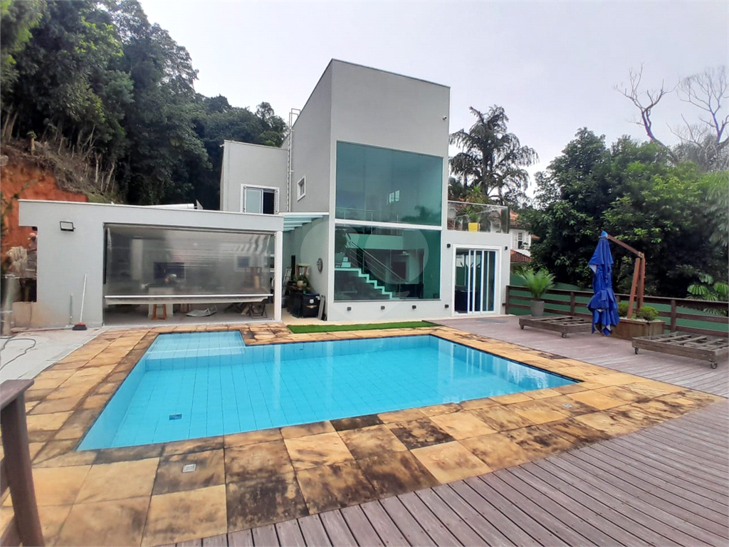Casa de Condomínio à venda com 3 quartos, 250m² - Foto 1