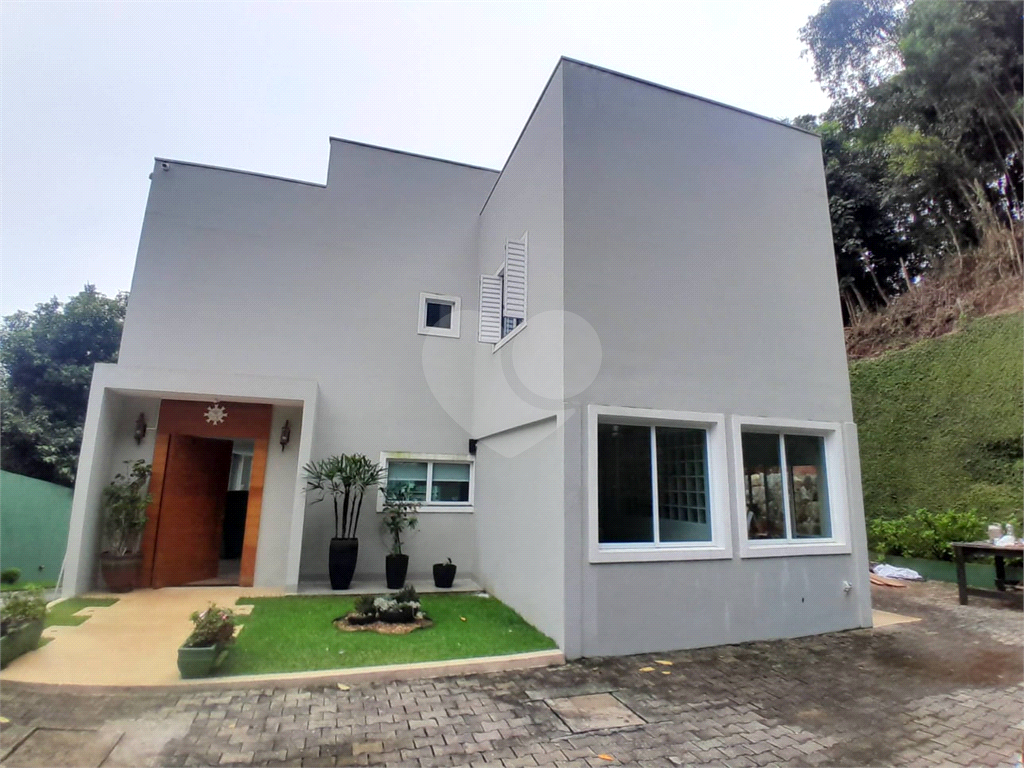 Casa de Condomínio à venda com 3 quartos, 250m² - Foto 2