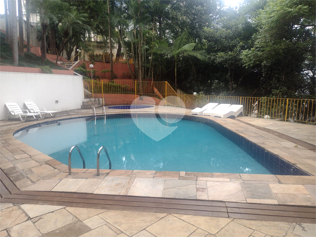 APARTAMENTO em VILA ROMANA