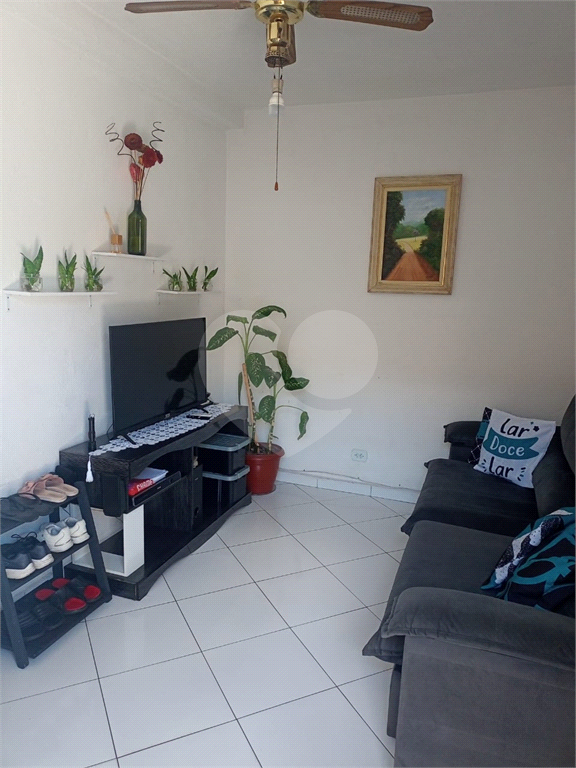 Imóvel com 3 casas, 3 vagas. Vila Nivi.