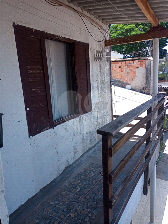 Imóvel com 3 casas, 3 vagas. Vila Nivi.
