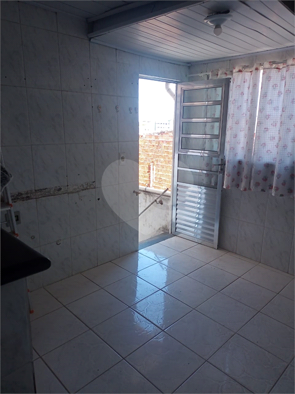 Imóvel com 3 casas, 3 vagas. Vila Nivi.