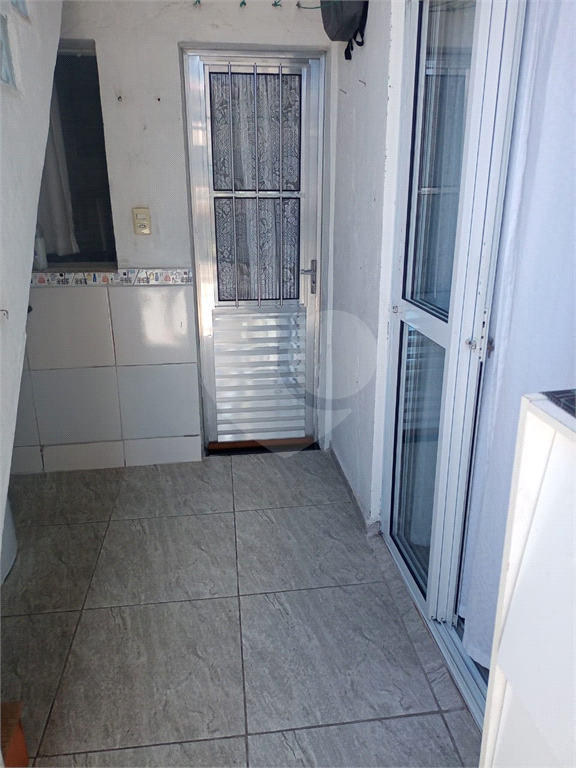 Imóvel com 3 casas, 3 vagas. Vila Nivi.
