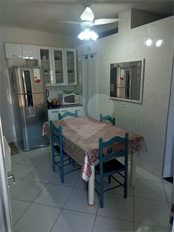 Imóvel com 3 casas, 3 vagas. Vila Nivi.