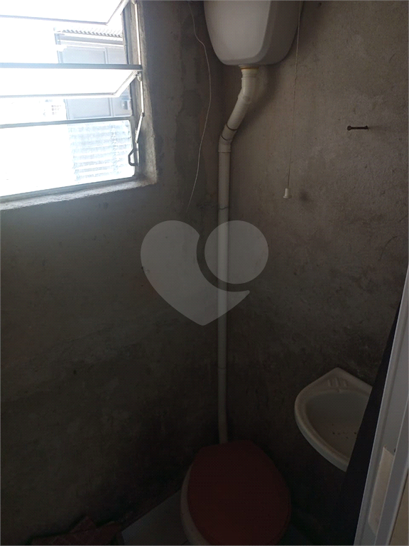 Imóvel com 3 casas, 3 vagas. Vila Nivi.