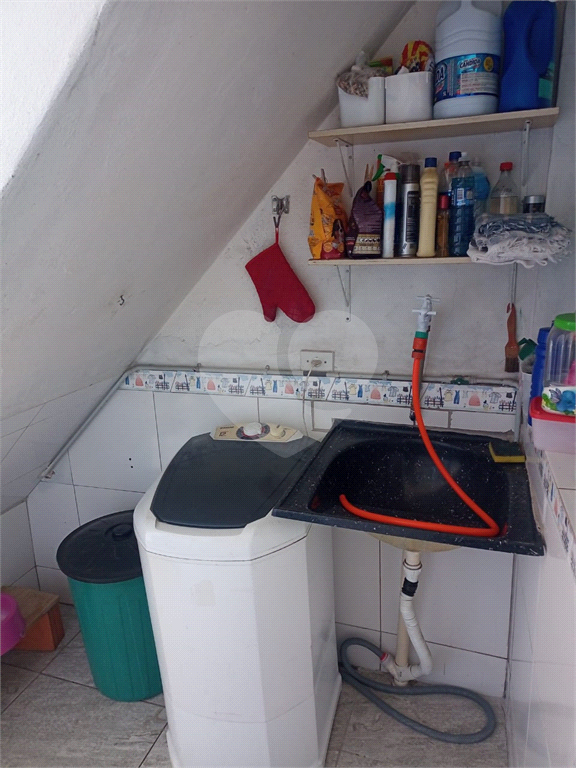 Imóvel com 3 casas, 3 vagas. Vila Nivi.