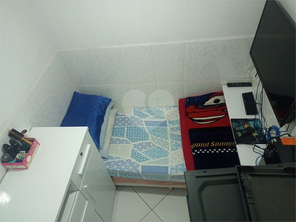Imóvel com 3 casas, 3 vagas. Vila Nivi.