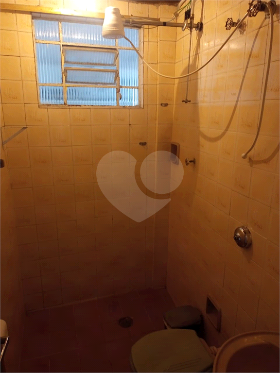 Imóvel com 3 casas, 3 vagas. Vila Nivi.