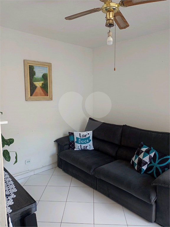 Imóvel com 3 casas, 3 vagas. Vila Nivi.