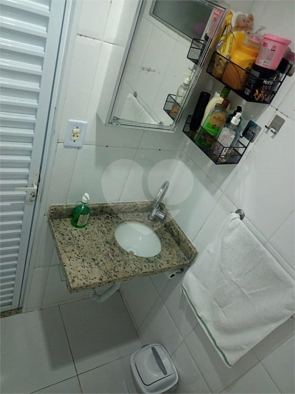Imóvel com 3 casas, 3 vagas. Vila Nivi.