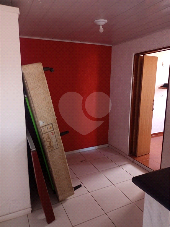 Imóvel com 3 casas, 3 vagas. Vila Nivi.