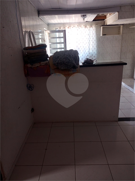 Imóvel com 3 casas, 3 vagas. Vila Nivi.