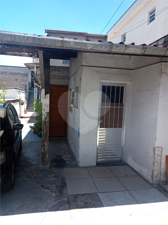 Imóvel com 3 casas, 3 vagas. Vila Nivi.