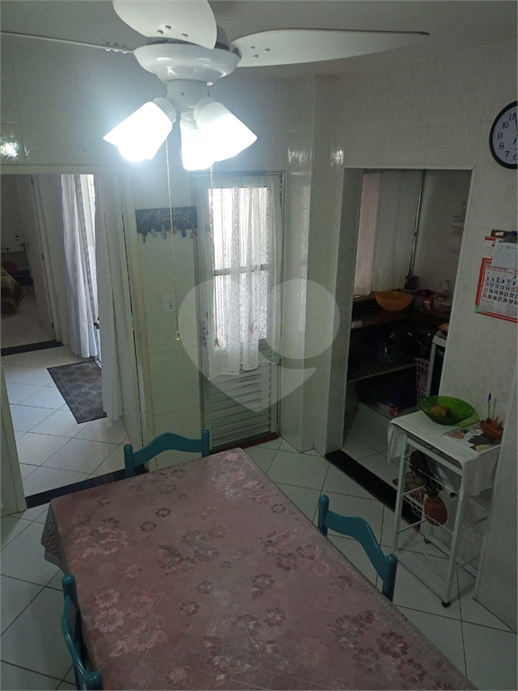 Imóvel com 3 casas, 3 vagas. Vila Nivi.