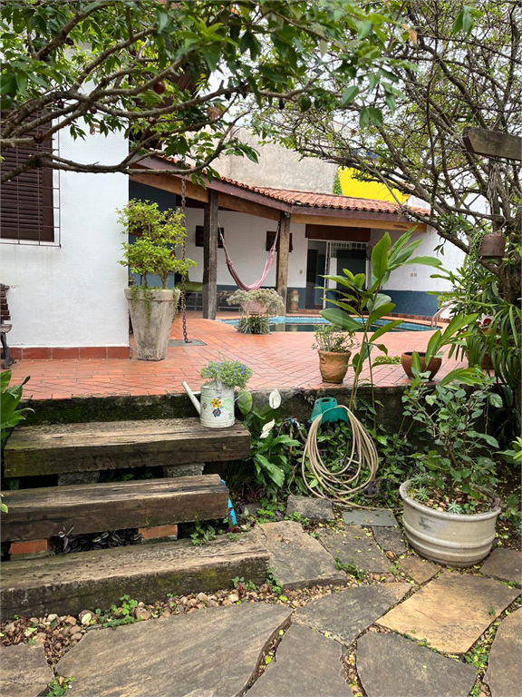 Casa para alugar com 3 quartos, 334m² - Foto 9