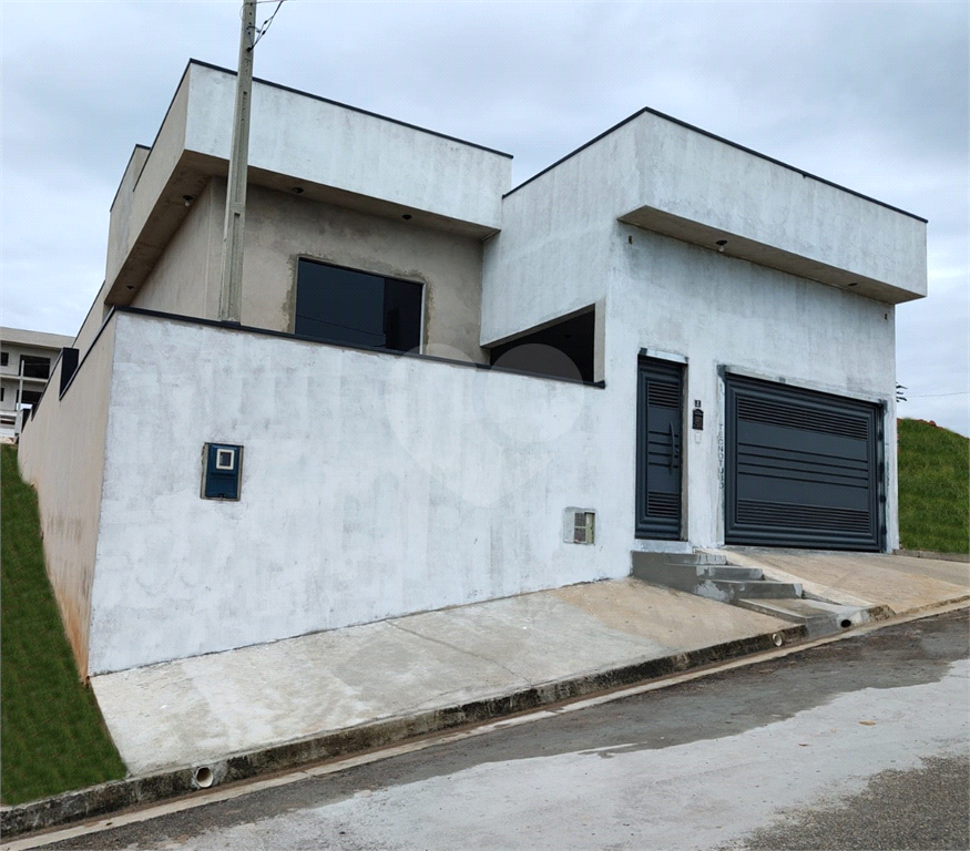 Casa à venda com 3 quartos, 170m² - Foto 1