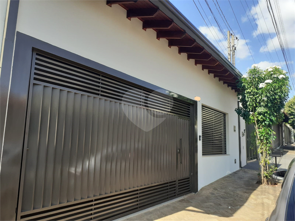 Casa à venda com 3 quartos, 192m² - Foto 1